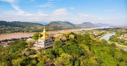  Wat Chom Si perched atop Phousi Hill